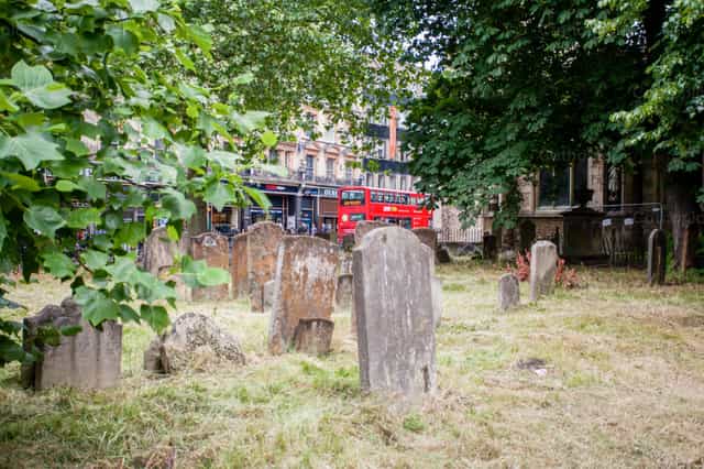 Stedelijke begraafplaats - Katholieke stockfoto's - Foto door José Ángel SH