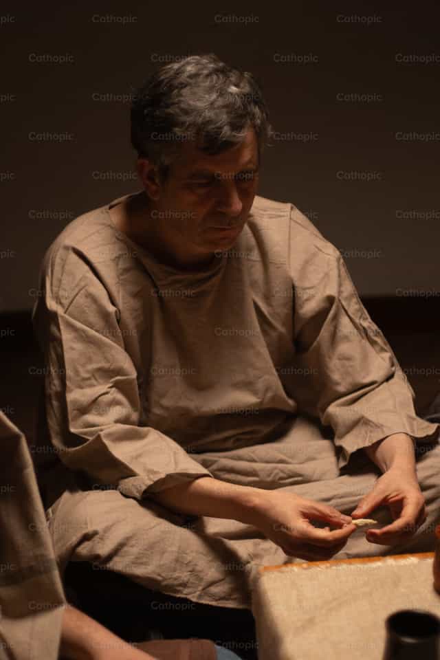 Apostol na kumakain ng Katawan ni Kristo - Mga Catholic stock image