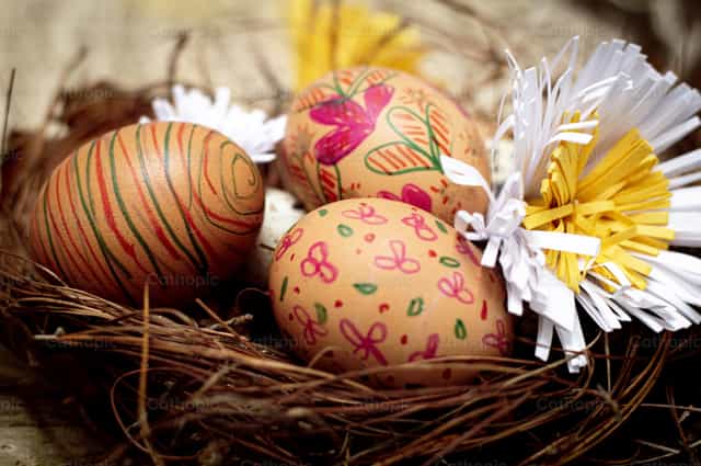 Pinalamutian na mga Itlog ng Pasko ng Pagkabuhay - Mga Catholic stock image