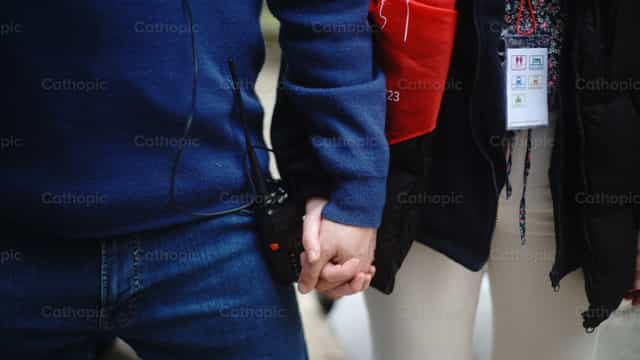 Pareja catolica - Banco de imágenes católicas - Fotografía por Lupe Belmonte