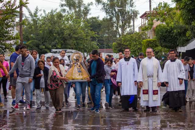 Peregrinación con la Virgen de Zapopan - Banco de imágenes católicas