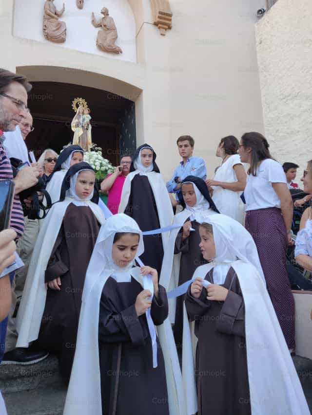 Procesión de la Virgen del Carmen - Banco de imágenes católicas