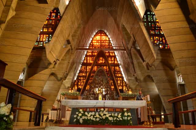 Basílica de Nuestra Señora de la Altagracia - Banco de imágenes católicas - Fotografía por María Eugenia Cabral Pimentel