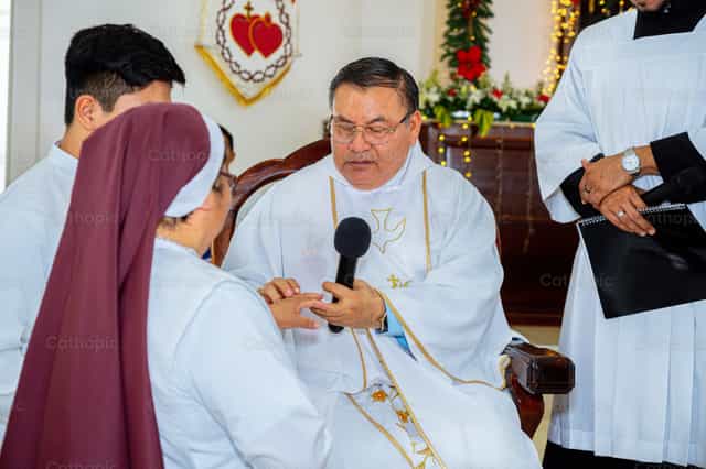 Nun Receives Consecration Ring - Catholic stock images - Photo by Hein Palma