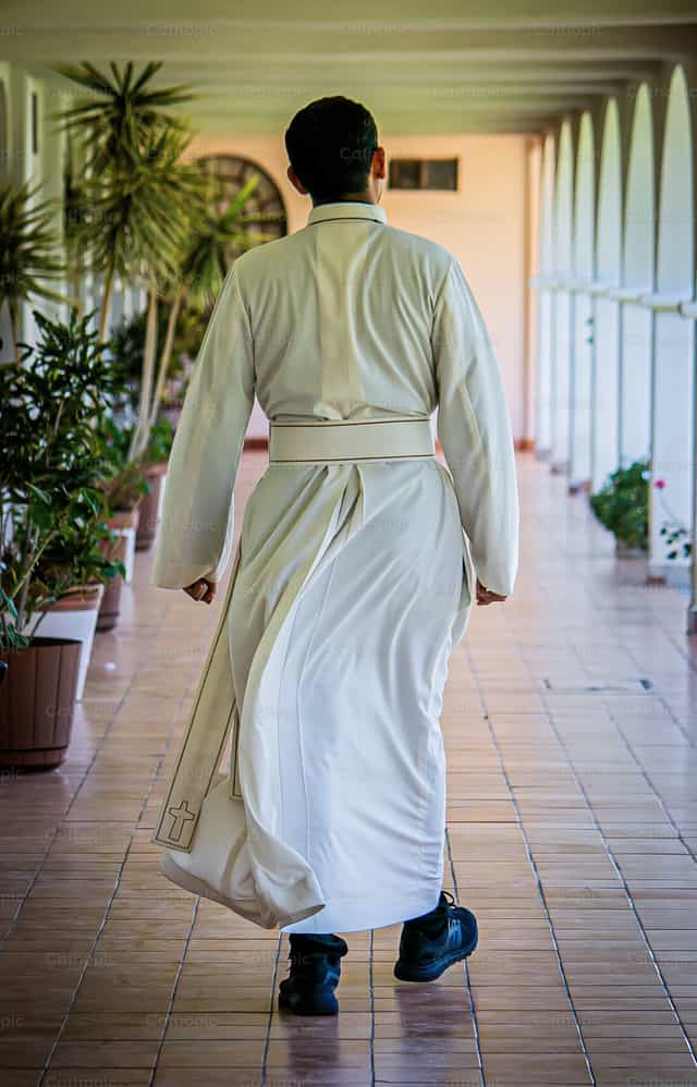 Sentiero verso la santità - Immagini stock cattoliche - Foto di Pichardo MSP
