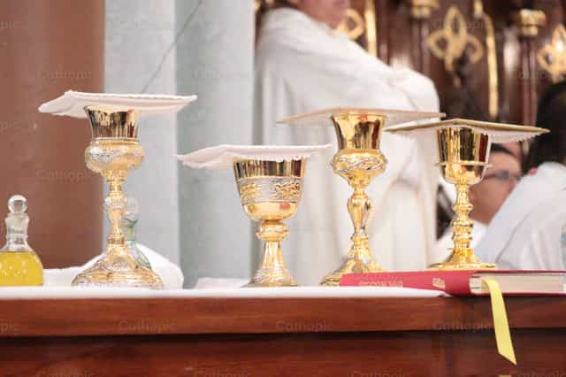 Vasos Sagrados - Banco de imágenes católicas