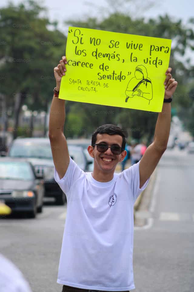 Joven Evangelizando - Banco de imágenes católicas - Fotografía por Andrés José Barbera Zambrano