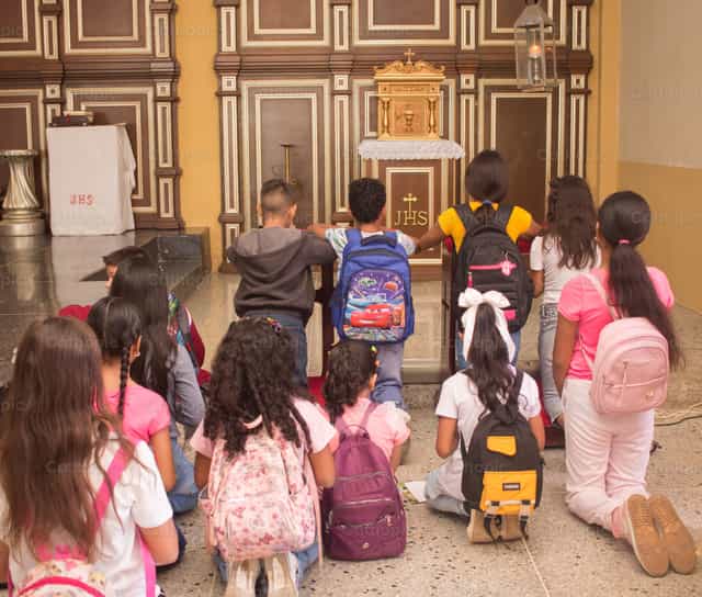 Saludo al Señor - Banco de imágenes católicas - Fotografía por Carlos Daniel