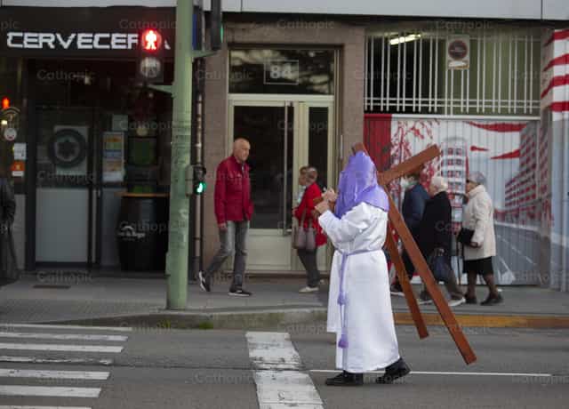 Porter la Croix - Images catholiques de stock - Photo de Yandry Fernández Perdomo