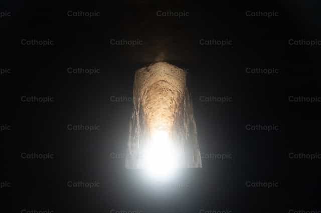 Luz do sol pela janela - Imagens católicas de stock - Foto de Lupe Belmonte