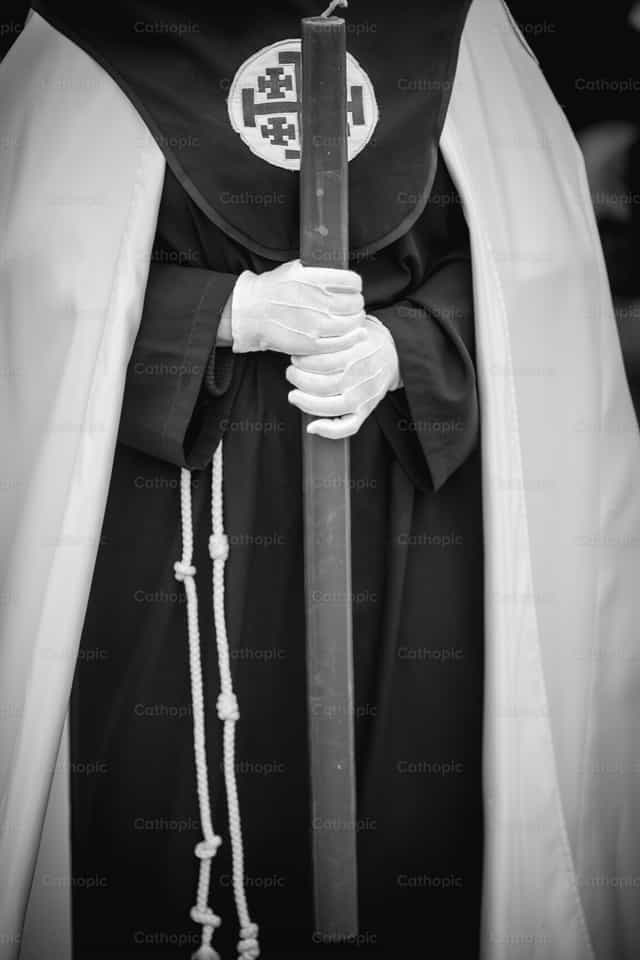 Hands of brotherhood - Catholic stock images - Photo by Yandry Fernández Perdomo