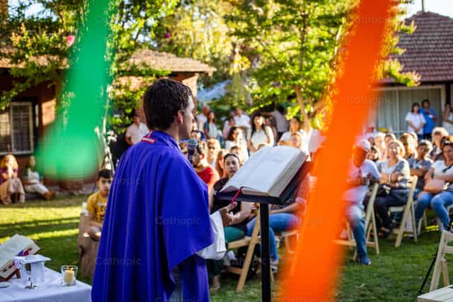 Rejoice - Catholic stock images - Photo by Agencia Eremo