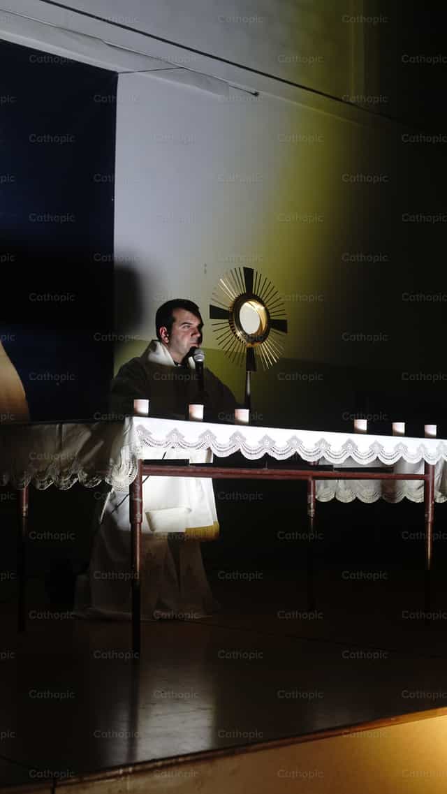 Adoracion Eucaristica - Banco de imágenes católicas