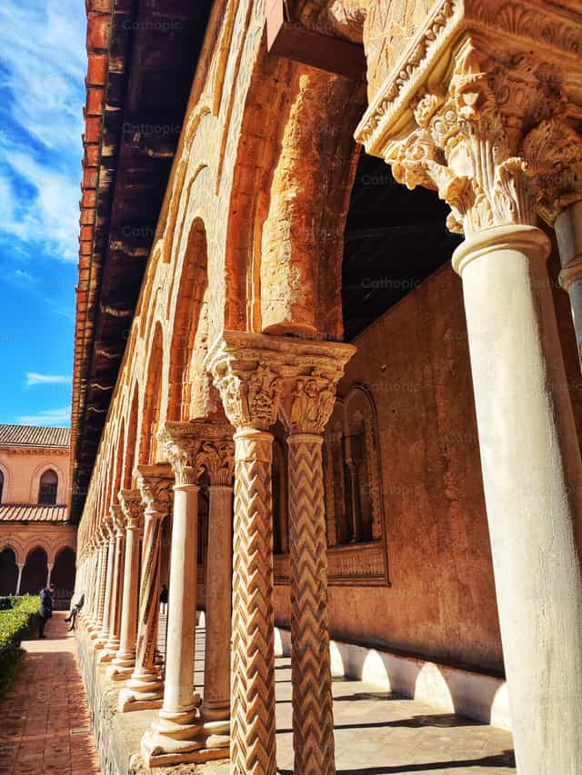 Monasterio en Sicilia - Banco de imágenes católicas - Fotografía por Marius Jocys