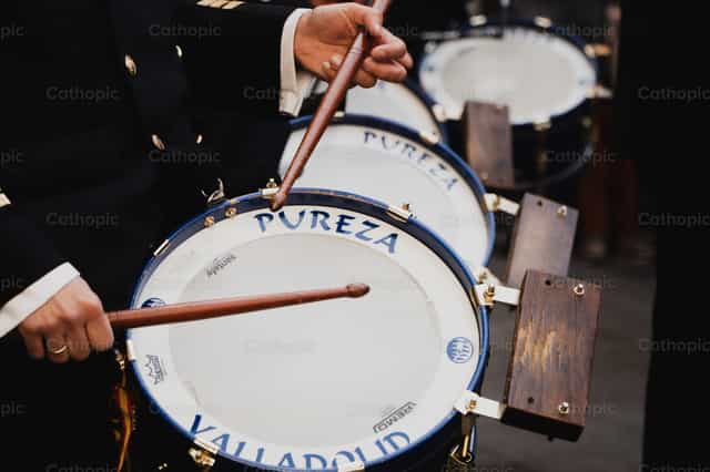 Músicos na procissão do Domingo de Ramos - Imagens católicas de stock - Foto de Almures Studio