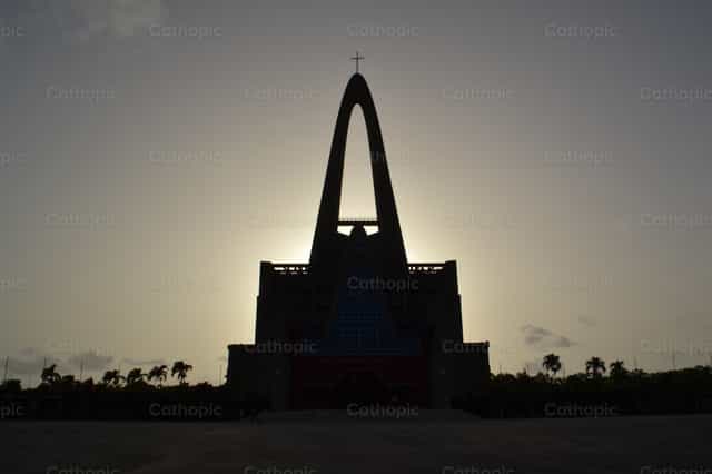 Silueta Basílica  Nuestra señora de la Altagracia - Banco de imágenes católicas - Fotografía por María Eugenia Cabral Pimentel
