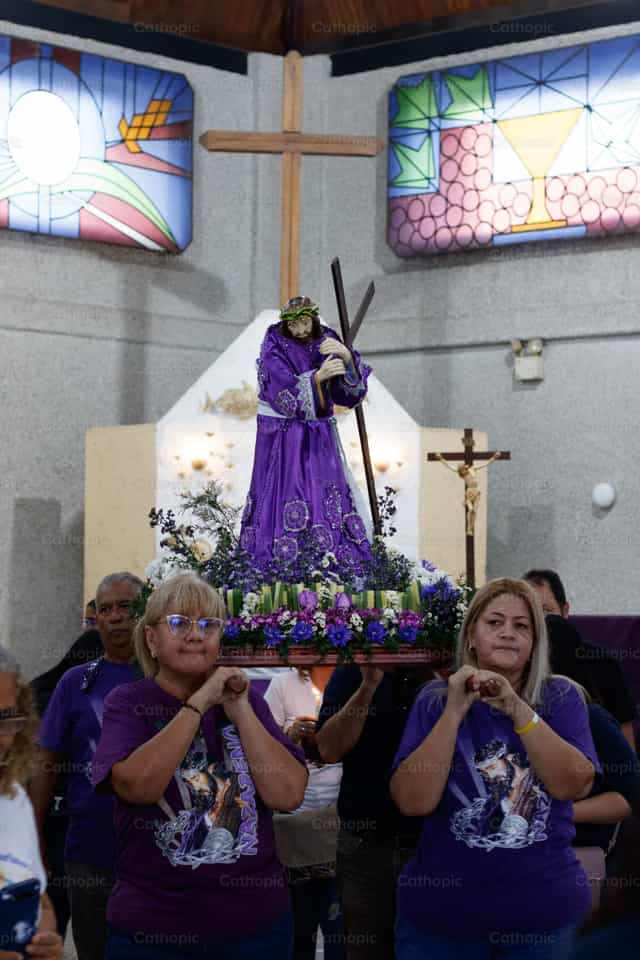 Nazareno en procesión - Banco de imágenes católicas - Fotografía por Andrés José Barbera Zambrano