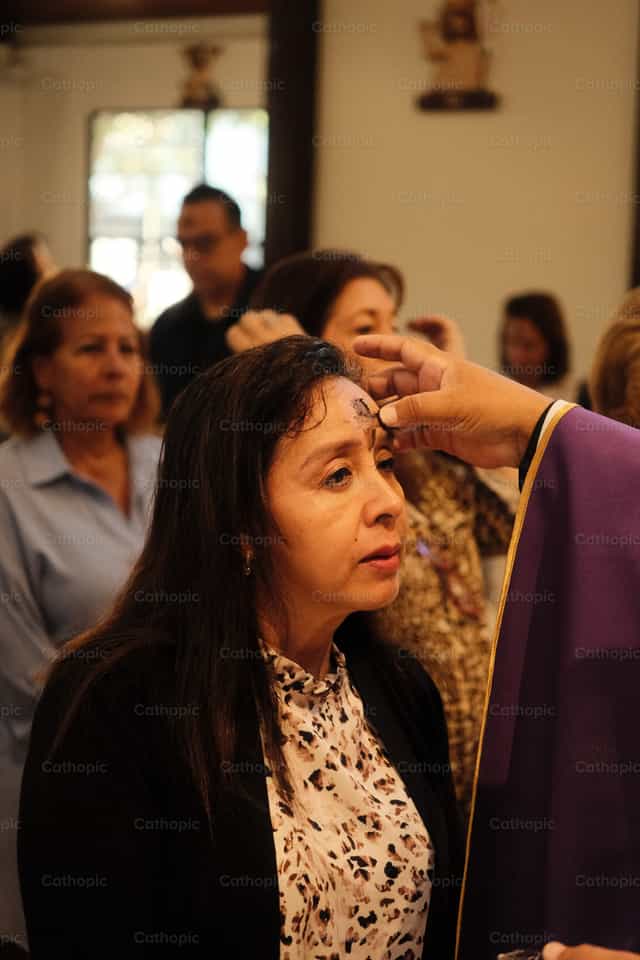 Miyerkules de Abo: Simula ng Kuwaresma - Mga Catholic stock image - Larawan ni Leider Mendoza