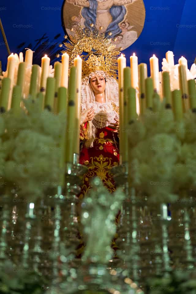 Nossa Senhora das Dores em procissão - Imagens católicas de stock - Foto de Álvaro García
