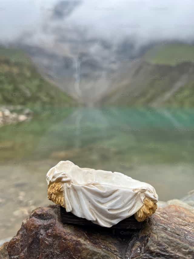 Waiting for the Savior - Catholic stock images - Photo by Maite Alvarado