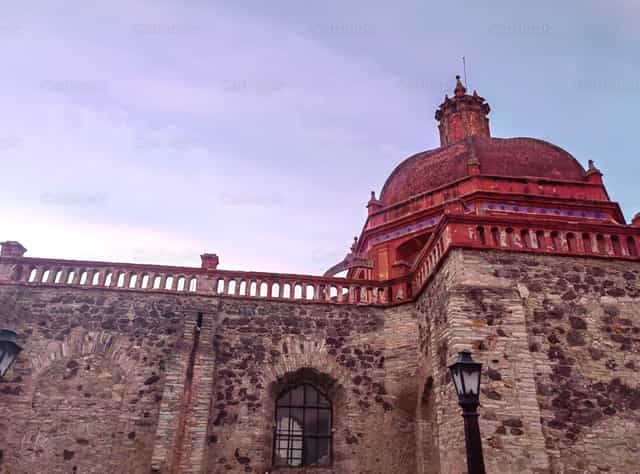 Templo y Cielo - Banco de imágenes católicas