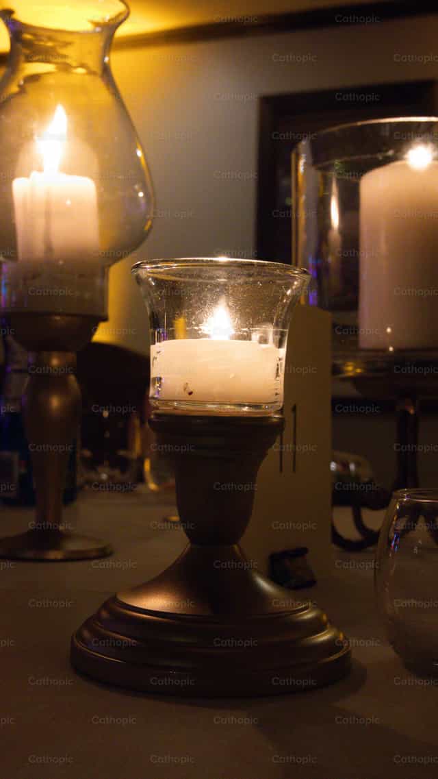 Velas de vida nocturna - Banco de imágenes católicas