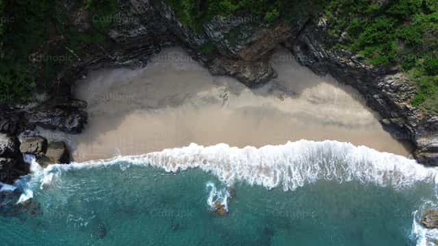 Orilla del Mar - Banco de imágenes católicas - Fotografía por Frames Cristianos