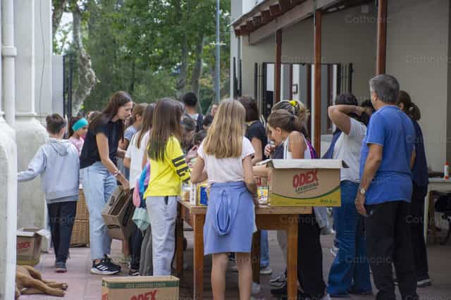 Colecta de alimentos - Banco de imágenes católicas - Fotografía por Titi Maciel Pérez