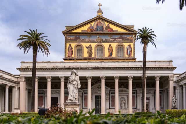 Basilika Sankt Paul vor den Mauern - Katholische Stockfotos