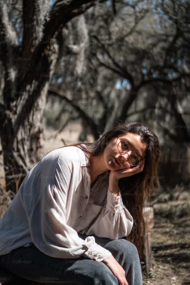 Mulher jovem adulta - Imagens católicas de stock - Foto de Cathopic