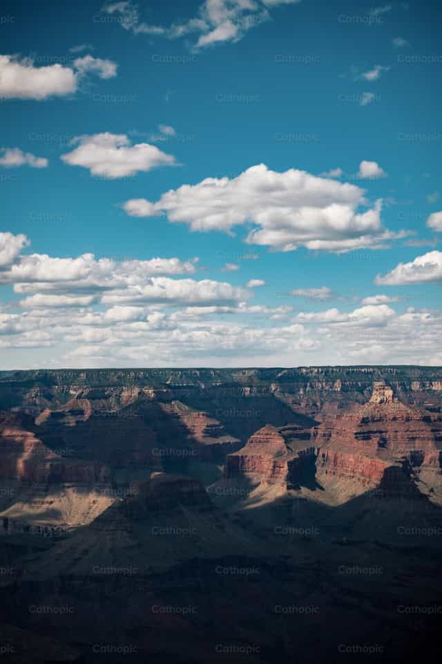 Grand Canyon unter düsteren Wolken am Himmel - Katholische Stockfotos