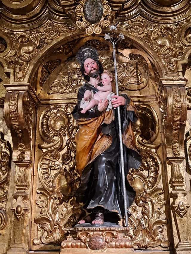 San Jose cargando a Jesus - Banco de imágenes católicas - Fotografía por Paola Rossinelli