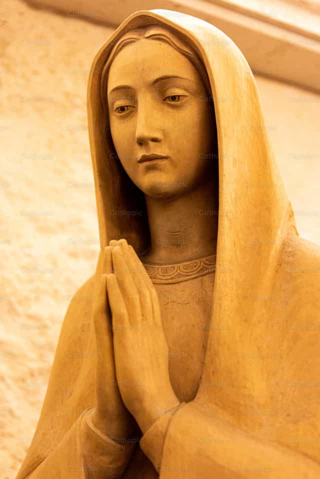 Estatua de Maria - Banco de imágenes católicas