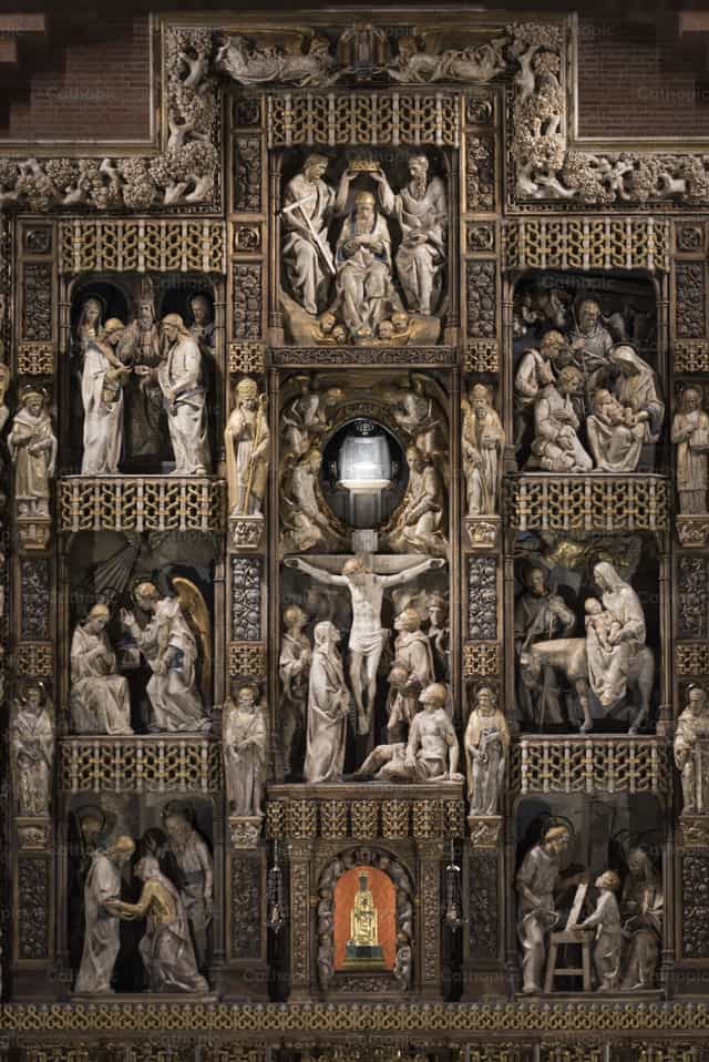 Retábulo do Santuário de Torreciudad - Imagens católicas de stock