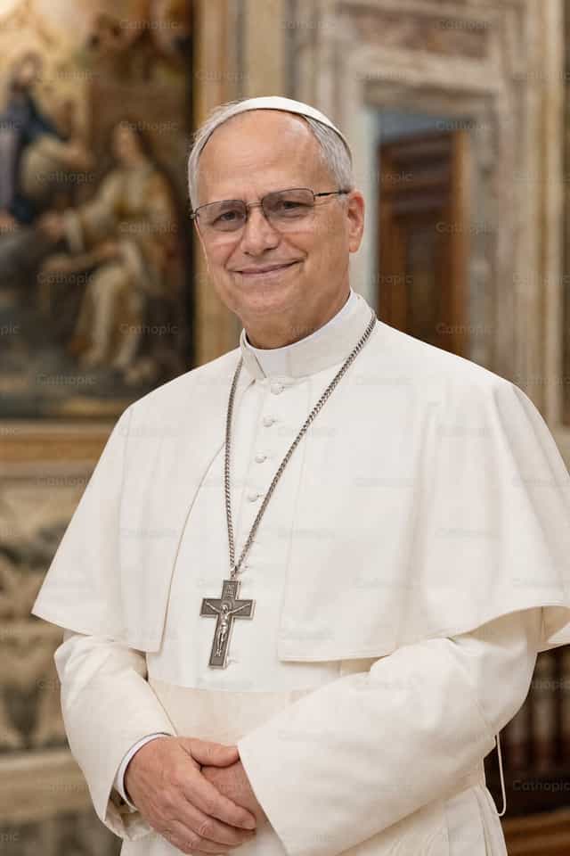 Le pape Léon XIV dans un intérieur cérémoniel du Vatican - Images catholiques de stock - Photo de Filip Pleše