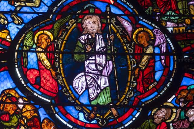 Ventana de vidriera que representa a Jesús y ángeles - Banco de imágenes católicas - Fotografía por Joan Sutter