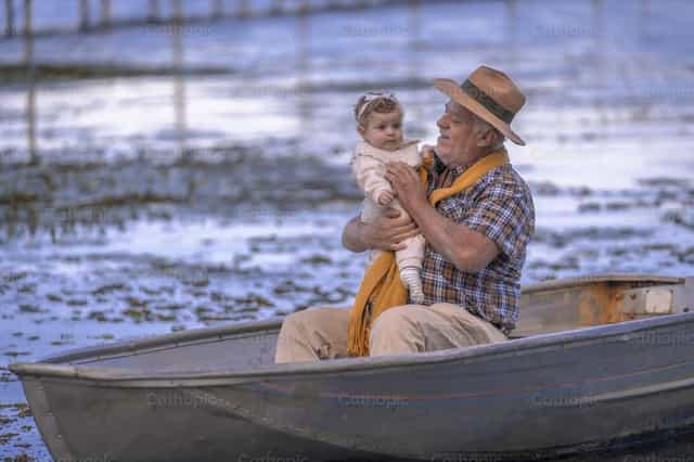 Mi abuelo y yo - Banco de imágenes católicas