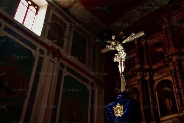 Crucifijo - Banco de imágenes católicas - Fotografía por Carolina BR