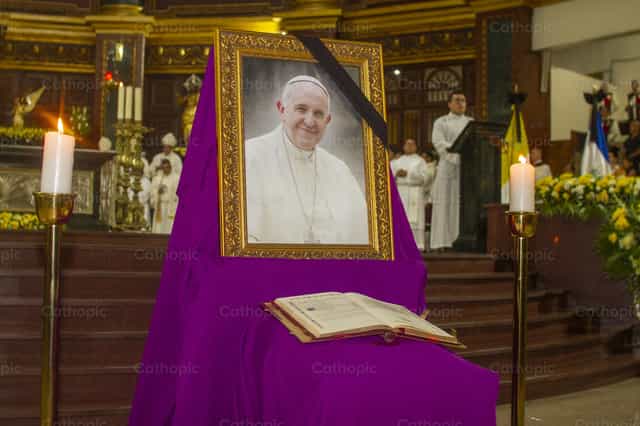 Hasta Pronto Francisco - Banco de imágenes católicas - Fotografía por Enrique Casasola