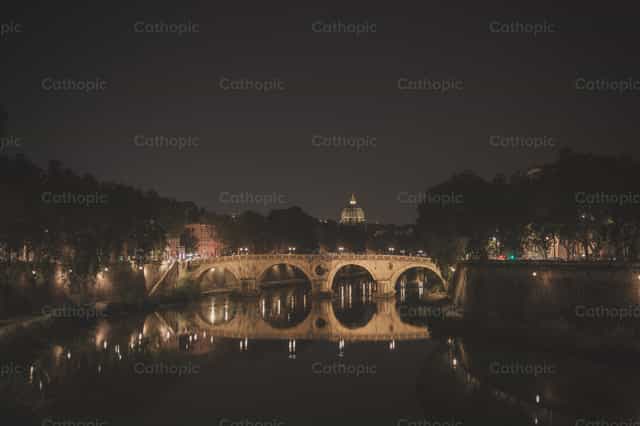 View of the dome of St. Peter's Basilica at night - Catholic stock images - Photo by Yandry Fernández Perdomo
