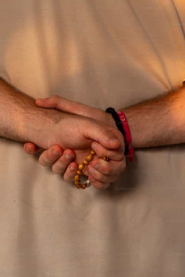 Praying the Holy Rosary - Catholic stock images - Photo by Rodrigo De Miguel