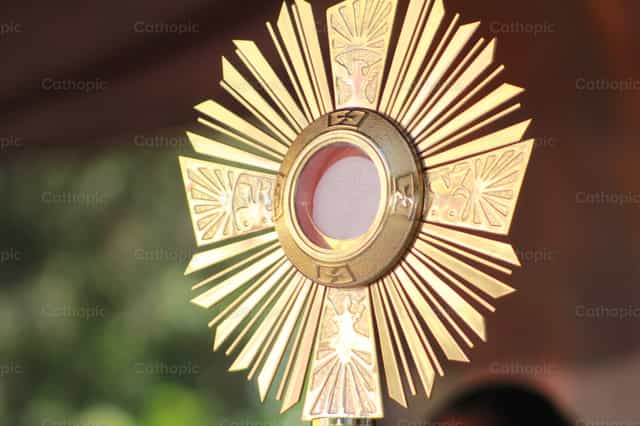 Jesús Eucaristía - Banco de imágenes católicas