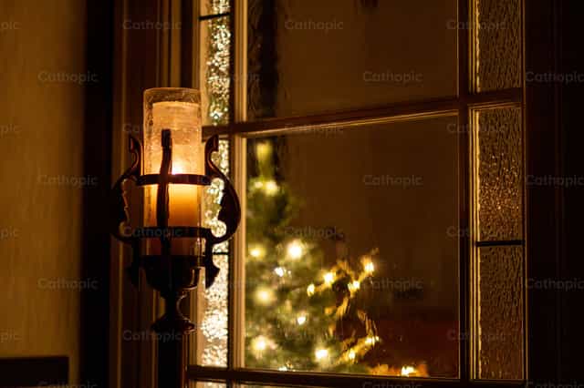 Lámpara del santuario en Navidad - Banco de imágenes católicas