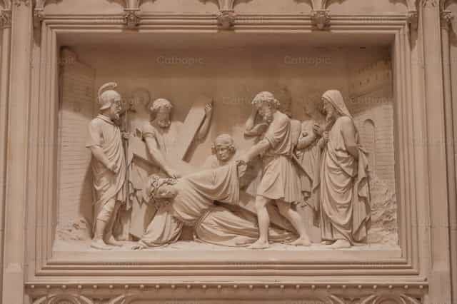 Viacrucis: Jesús cae por primera vez - Banco de imágenes católicas - Fotografía por encaminados vamos
