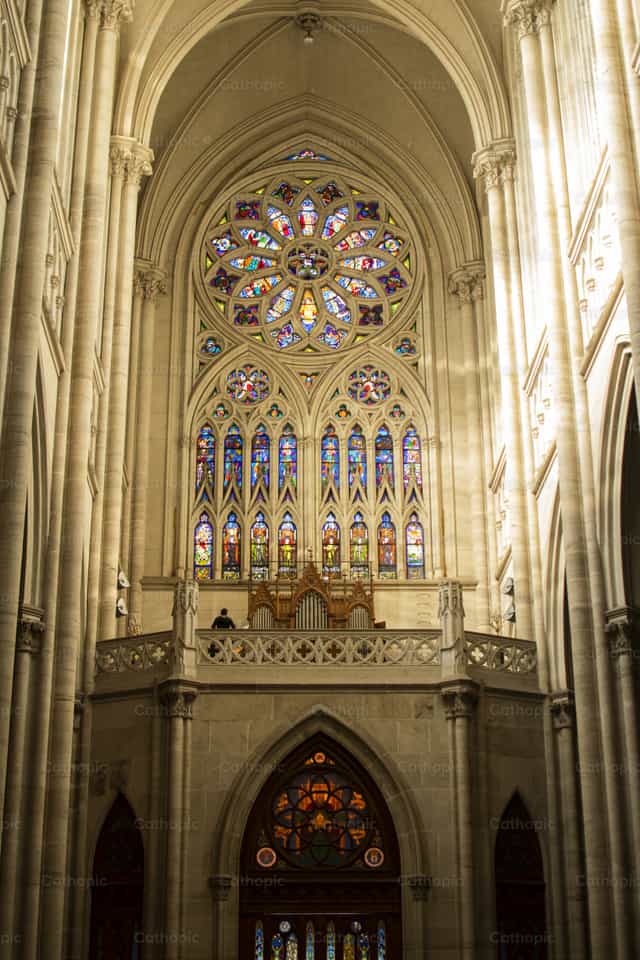 Vitral na catedral de La Plata - Imagens católicas de stock