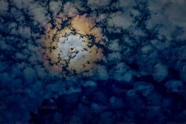 Eclipse total con Jupiter - Banco de imágenes católicas