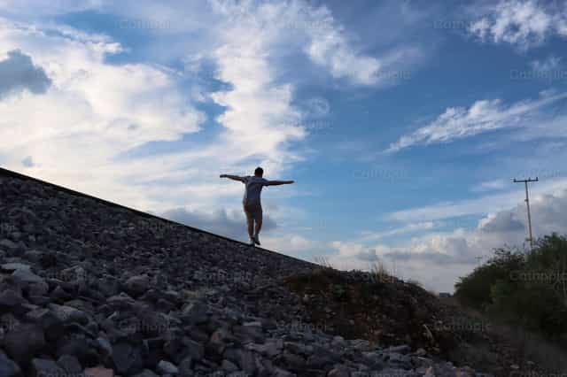 Joven feliz - Banco de imágenes católicas - Fotografía por Saul Ibarra