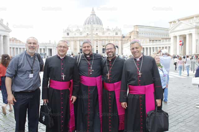 Obispos en el Vaticano - Banco de imágenes católicas