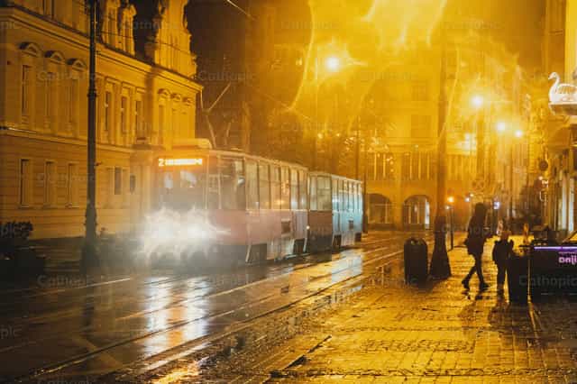 City by night - Catholic stock images - Photo by Lupe Belmonte