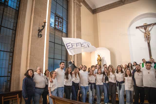 Comunión y esperanza: jóvenes transformados - Banco de imágenes católicas - Fotografía por Yandry Fernández Perdomo